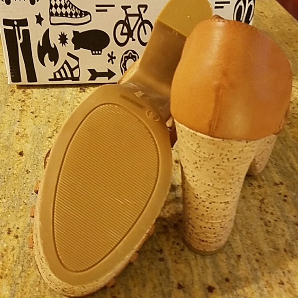 Bamboo Cork Platforms - Picture 2 of 4